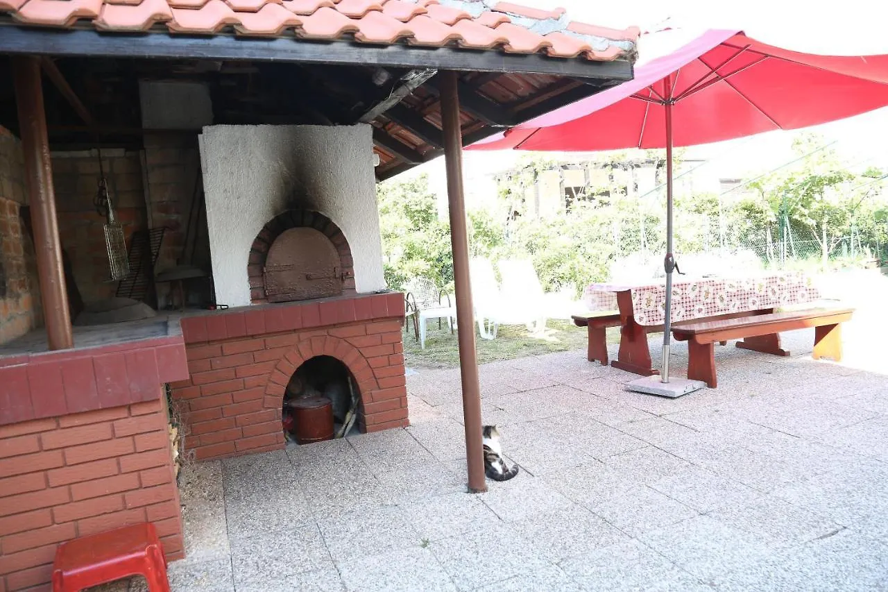 Apartments Fam Tomasic Baska  Baska (Krk)