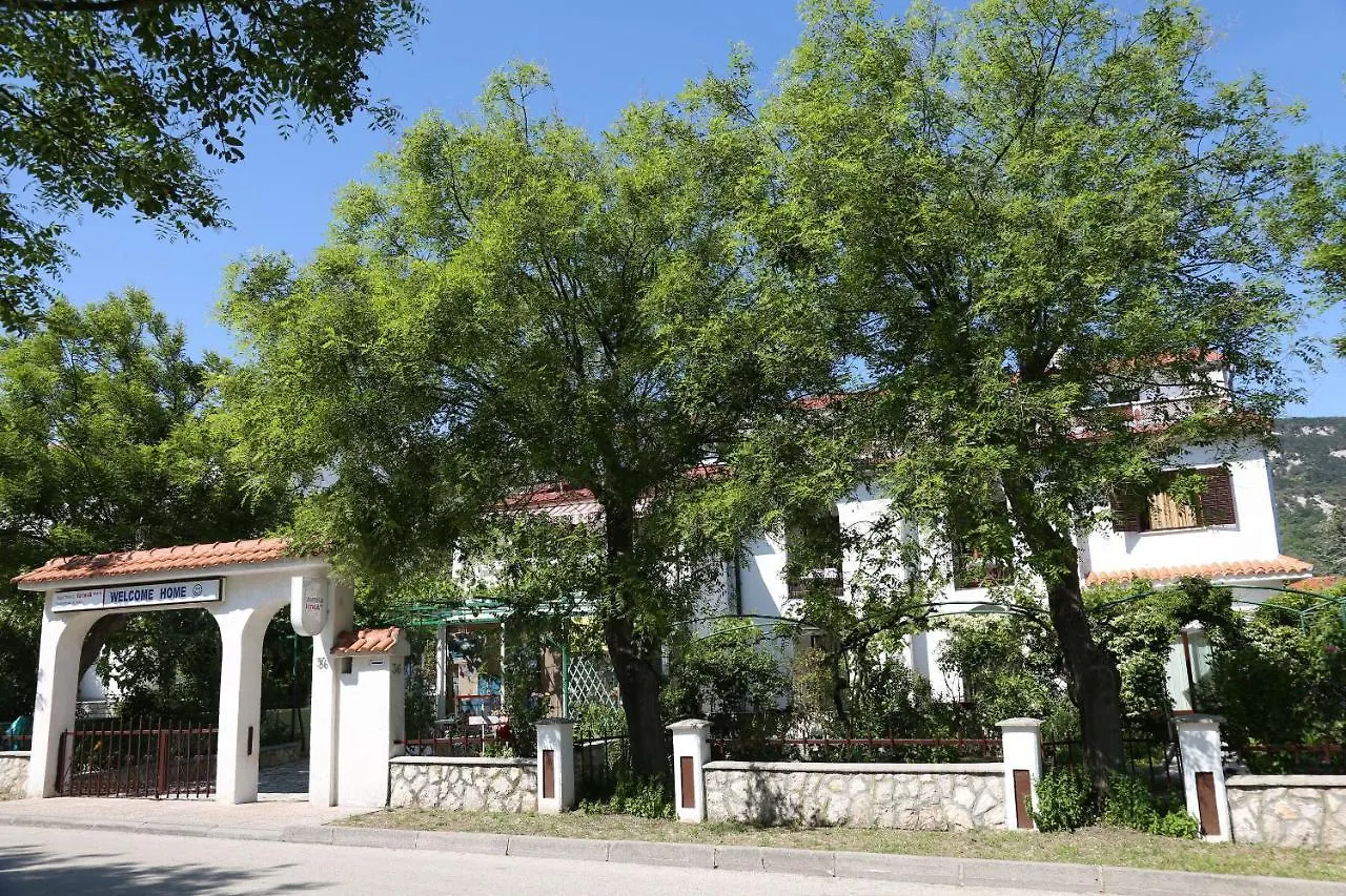 Apartments Fam Tomasic Baska
