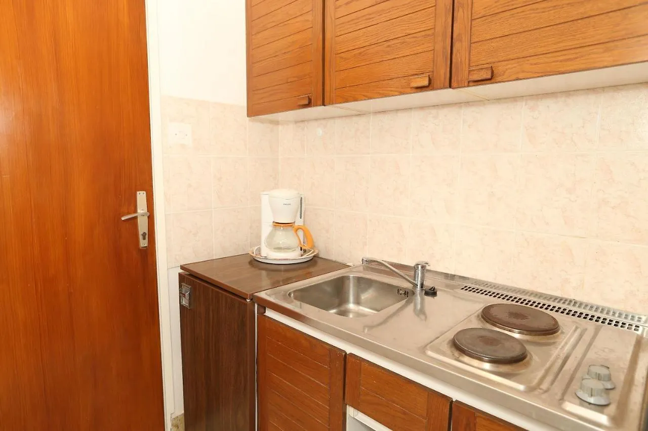 Apartments Fam Tomasic Baska  Baska (Krk)