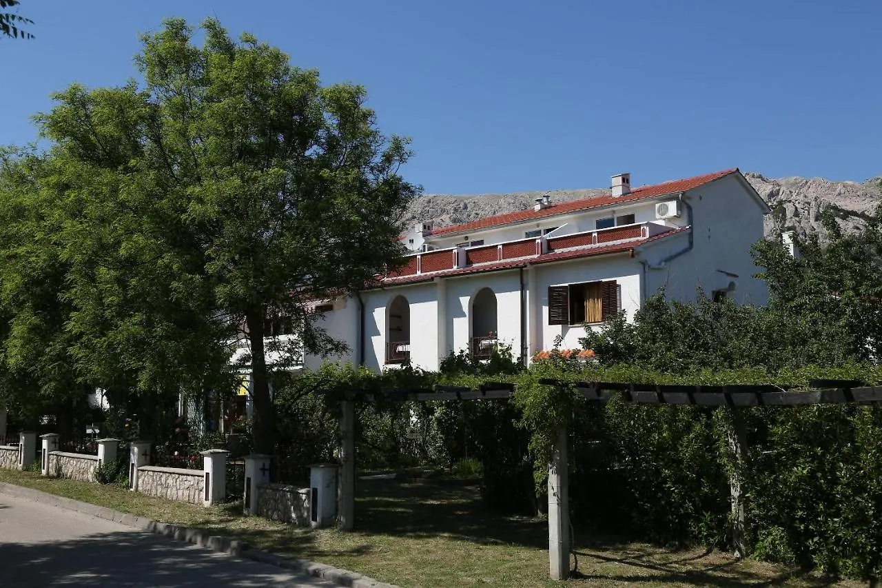 Apartments Fam Tomasic Baska  0*, Baska (Krk) Croatia