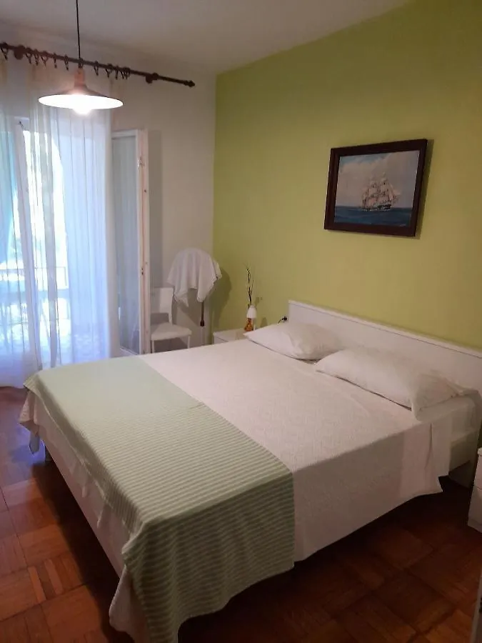Apartments Fam Tomasic Baska  0*, Baska (Krk) Croatia