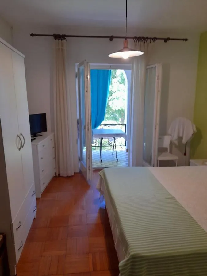 Apartments Fam Tomasic Baska  0*, Baska (Krk)