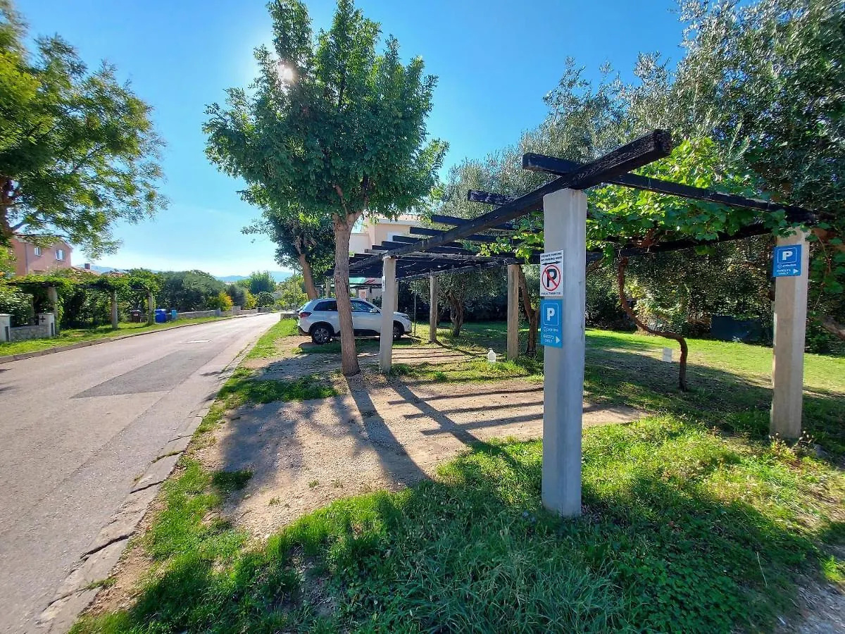 Apartments Fam Tomasic Baška