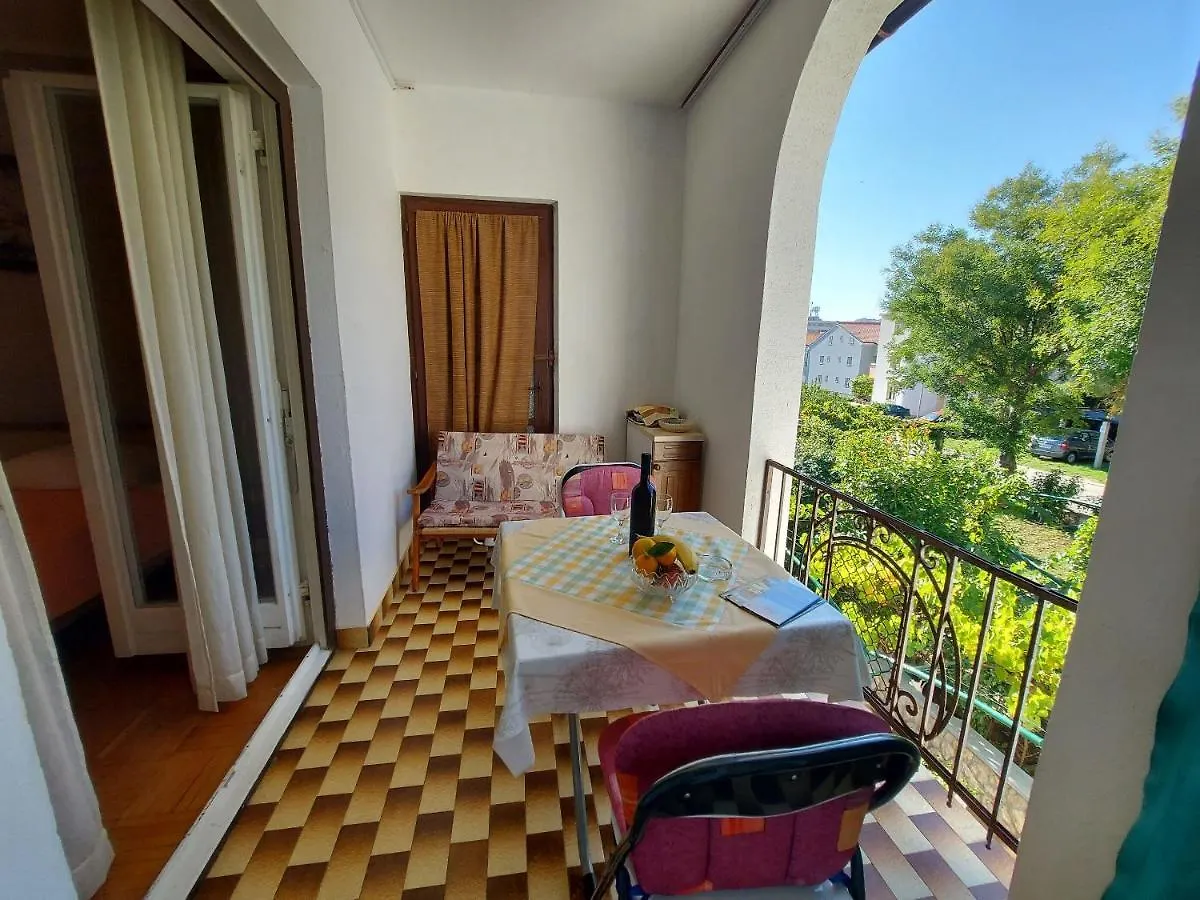 Apartments Fam Tomasic Baska