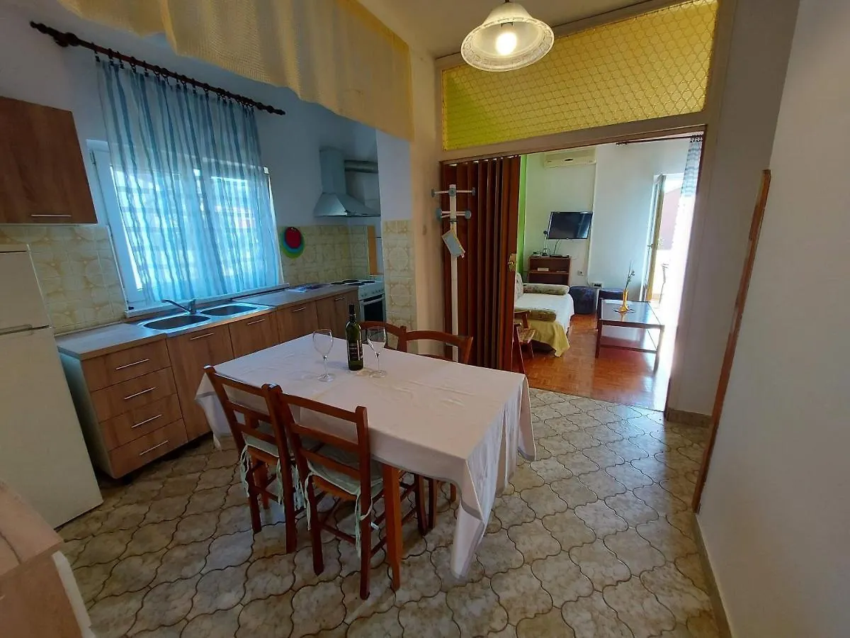 Apartments Fam Tomasic Baska