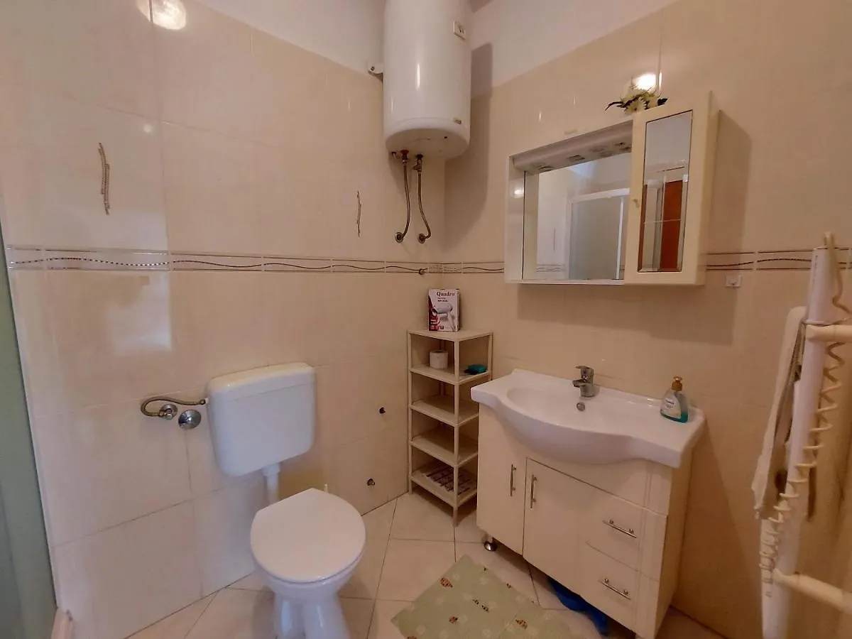 Apartments Fam Tomasic Baska