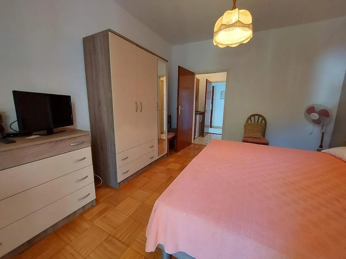 Apartments Fam Tomasic Baska  0*, Baska (Krk) Croatia