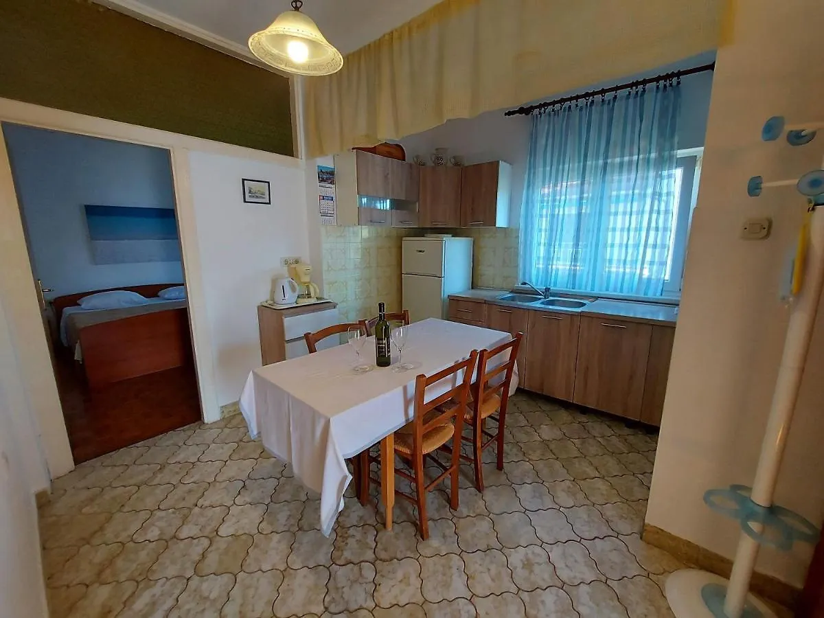 Apartments Fam Tomasic Baska   Baska (Krk)