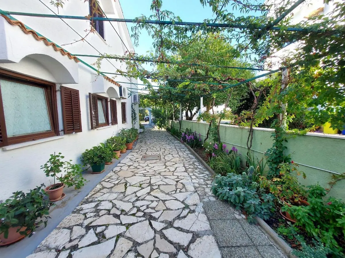 Apartments Fam Tomasic Baska  Croatia