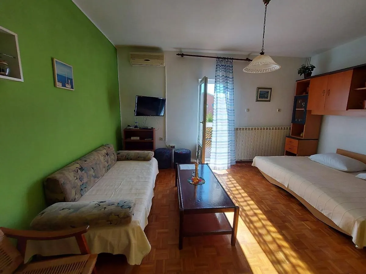Apartments Fam Tomasic Baska  Baska (Krk)
