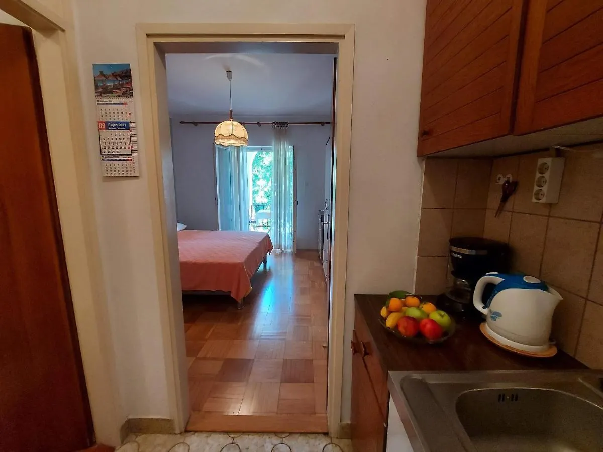 Apartments Fam Tomasic Baska  Baska (Krk)